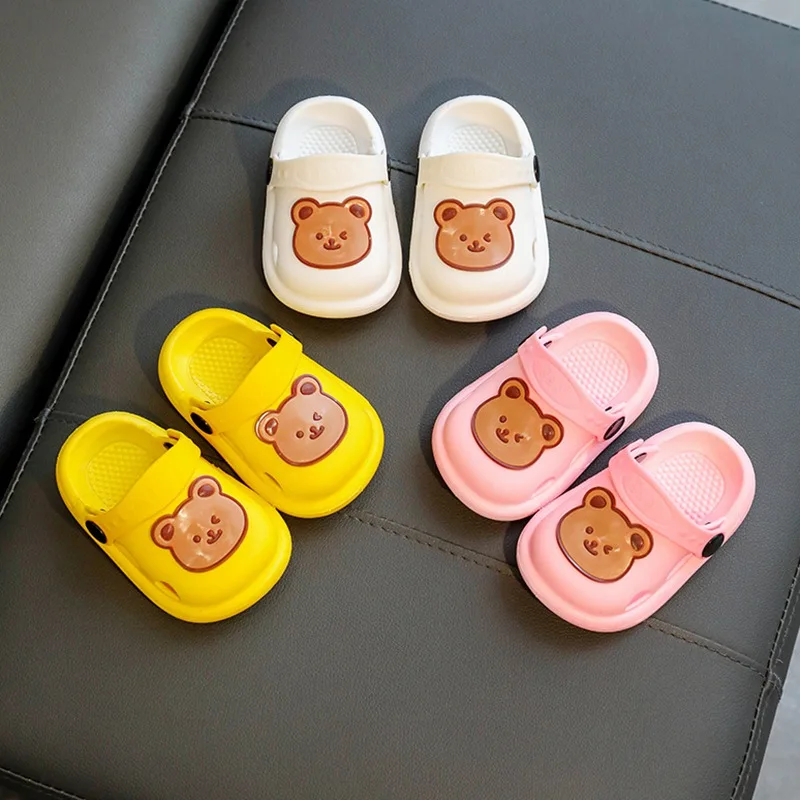 Pantofole estive per bambini sandali estivi Boy Girls Cartoon Bear bambini pantofole in gomma per bambini scarpe da spiaggia per giardino di casa