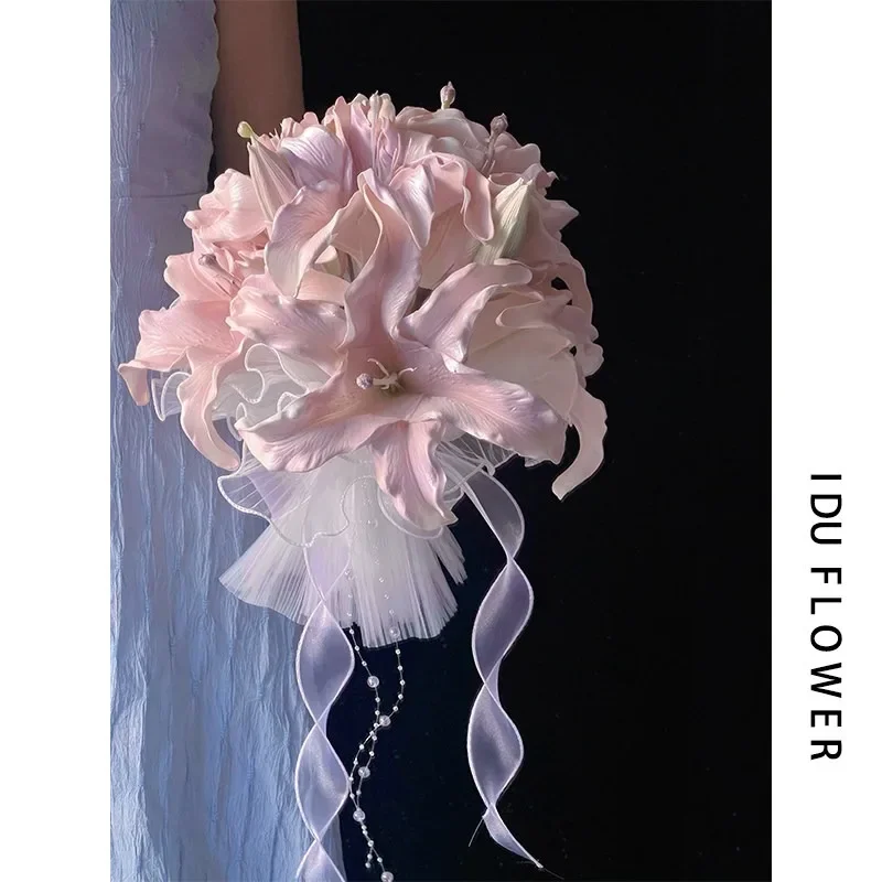Newlywed certificate hand bouquet lily bride wedding feel simulation dried flower ball wedding photo wedding day immortal flower