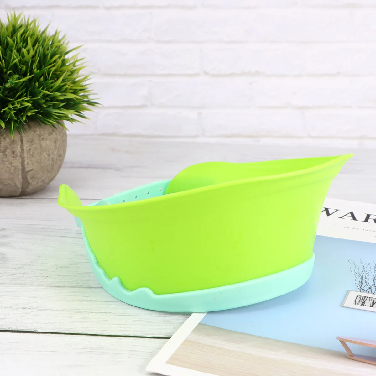 

1 шт. Регулируемая детская шапочка для мытья волос, силиконовая водонепроницаемая защита для ушей, легкая, ярких цветов, для детей от 3 месяцев