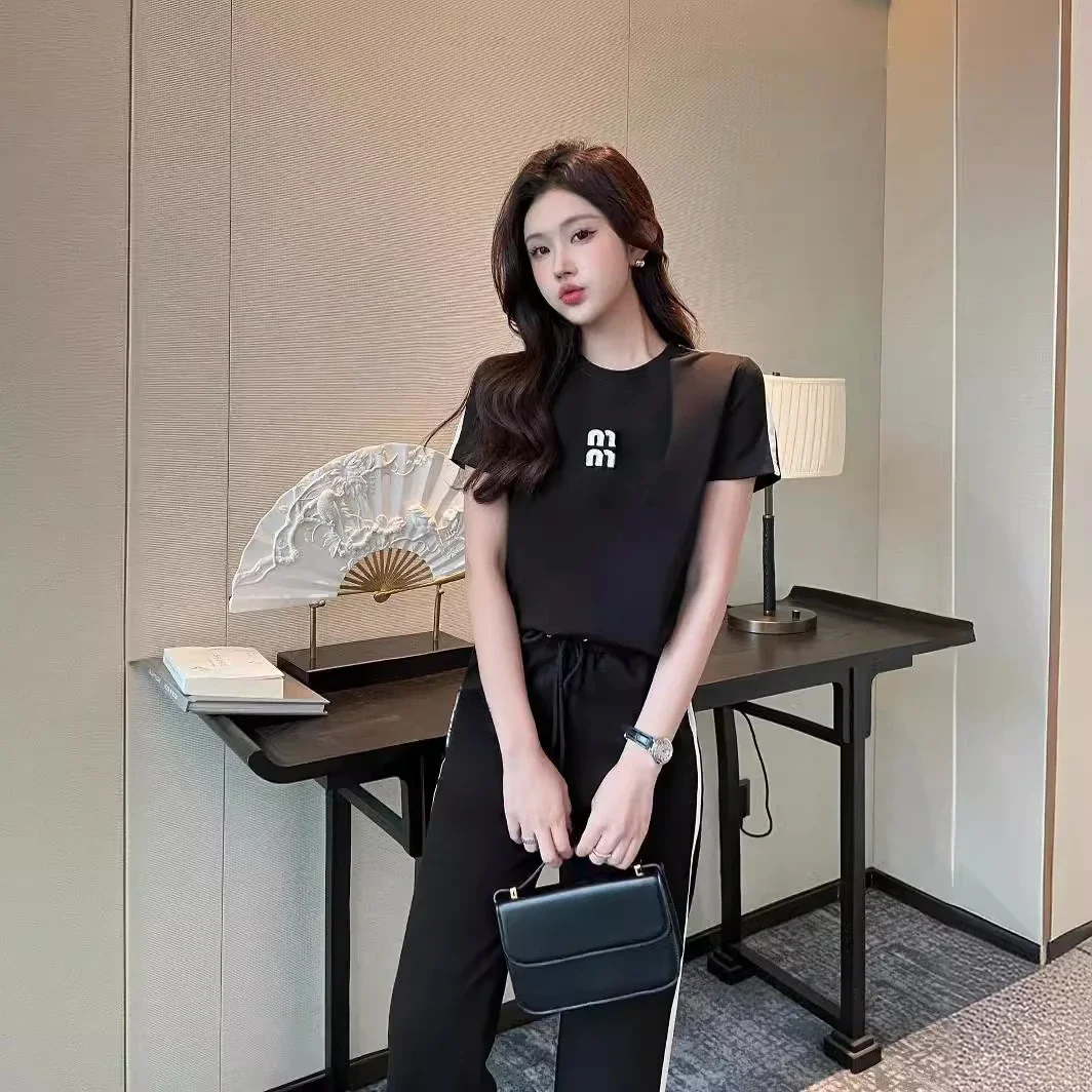 

2024 Luxury Brand Spring and Summer New Girl Wind Xiangyun Letter Printed Short-sleeved T-shirt Top + Wide-leg Pants Suit