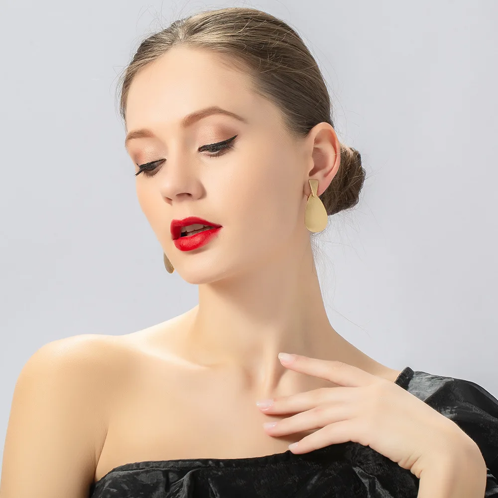 DIY accessories hot-selling Europe, America, small and exquisite ear clips, fashionable geometric versatile water drop-shape