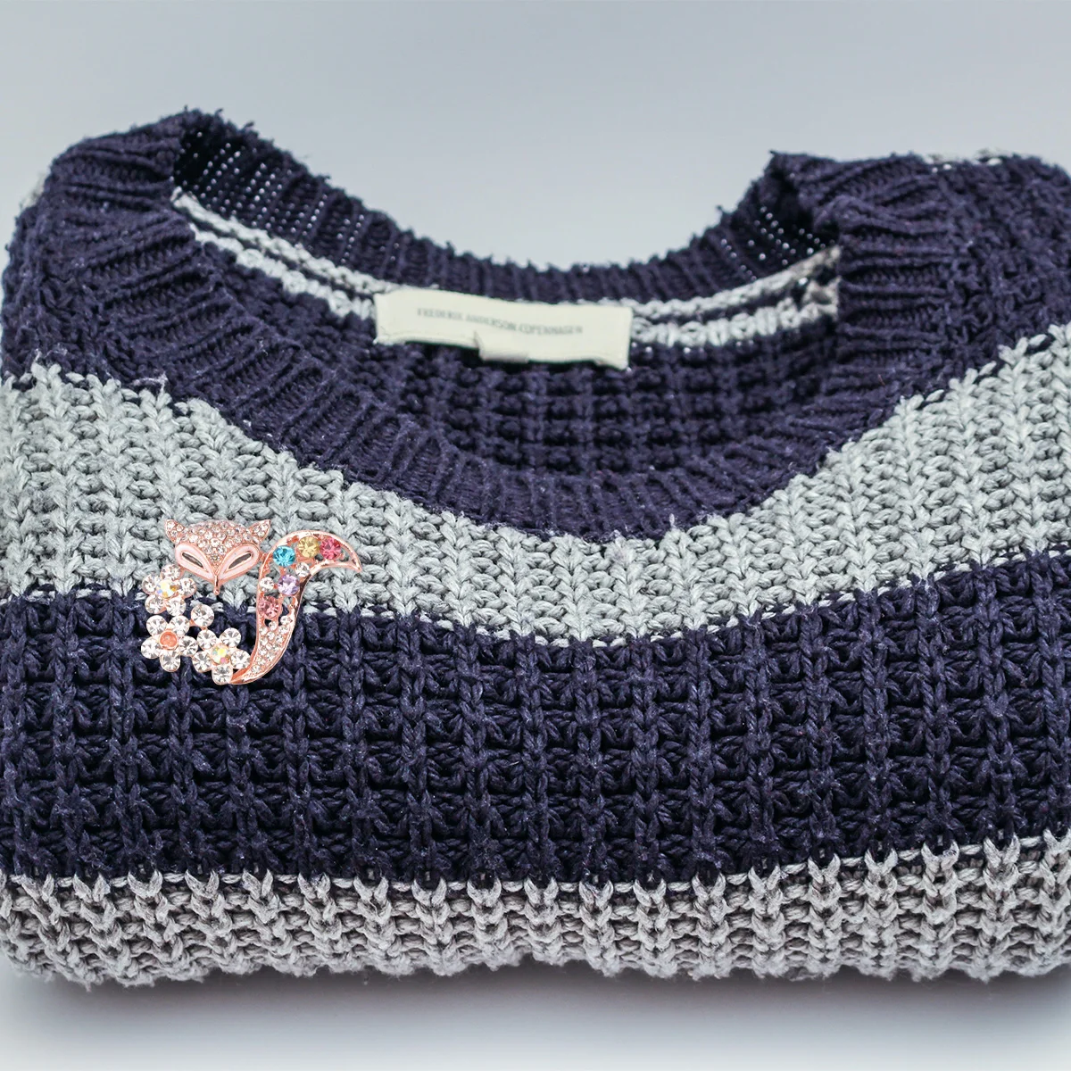 Simple and Stylish Corsage Pin Miss Boutonniere for Men Brooches Alloy Exquisite