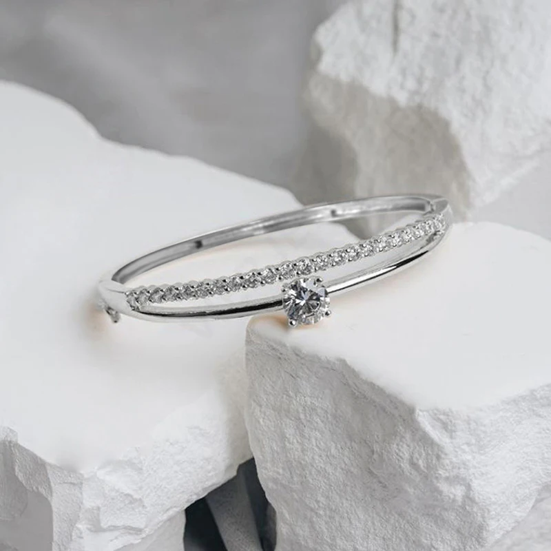 Huitan wunderschöne Frauen Hand Armbänder für Hochzeits feier Luxus Silber Farbe/Gold Farbe glänzend Zirkonia Handgelenk Schmuck Zubehör
