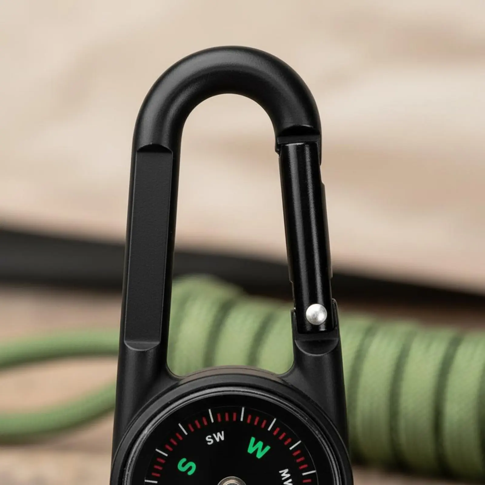 

2-in-1 Compass Thermometer Portable Compass Keychain Navigation Tool Water Resistant Outdoor Gear Liquid Filled Face for Hiking
