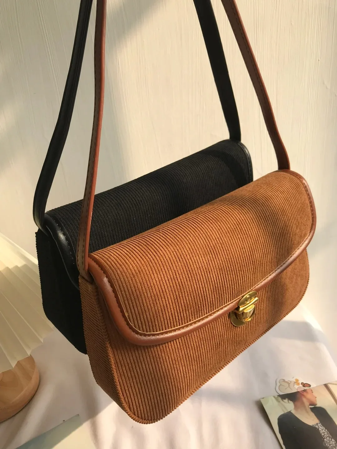 

Вельветовая однотонная сумка в стиле ретро, женская осенняя высококачественная женская сумка с пряжкой, американские винтажные сумки в консервативном стиле