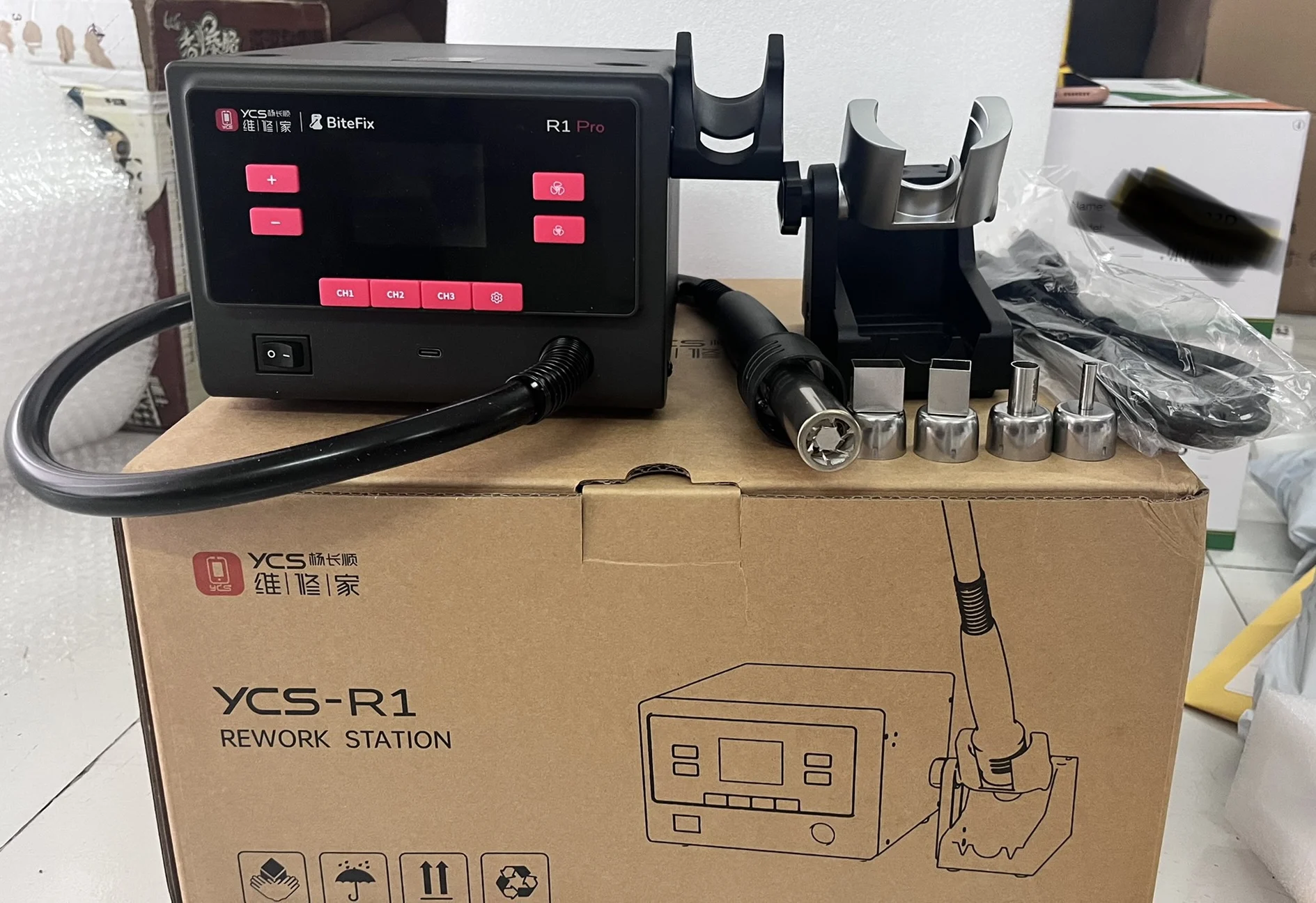 YCS R1 Pro 1000W Intelligent Soldering Station Hot Air Gun with 4 Nozzles For Mobile Phone CPU IC BGA SMT Rework Station Tools