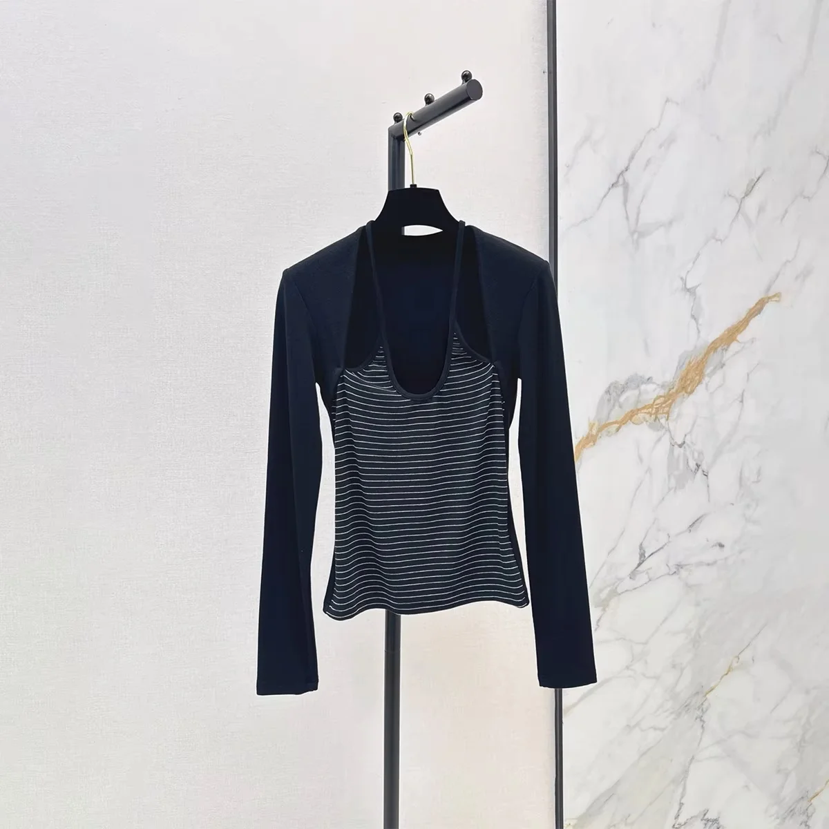 2026 high-quality women's neck hanging tie fake two-piece long sleeved top26811166