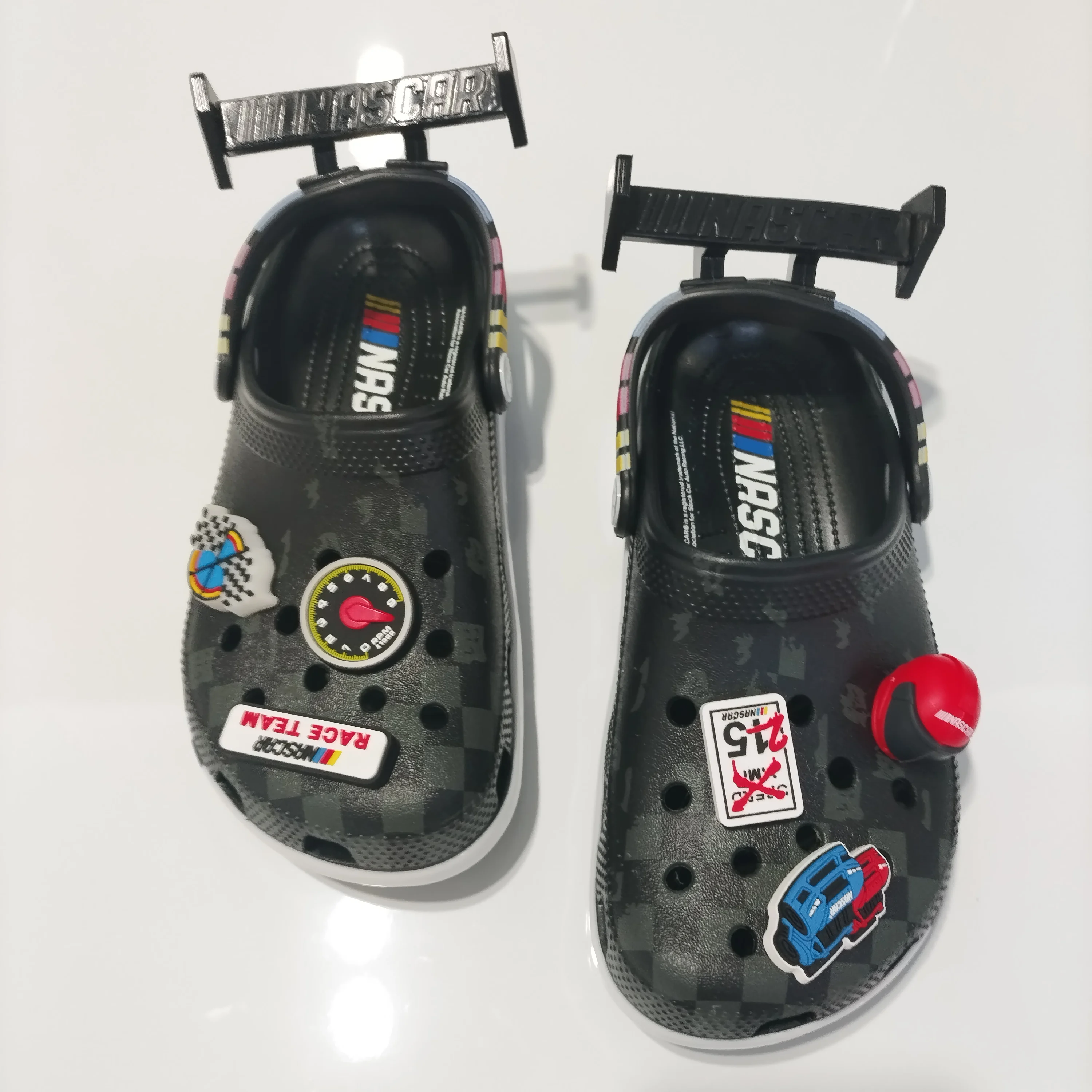 

Летние черные автомобильные стильные игрушки, нескользящие детские сандалии, повседневная пляжная обувь с вентиляцией, удобные уличные тапочки из ЭВА для детей