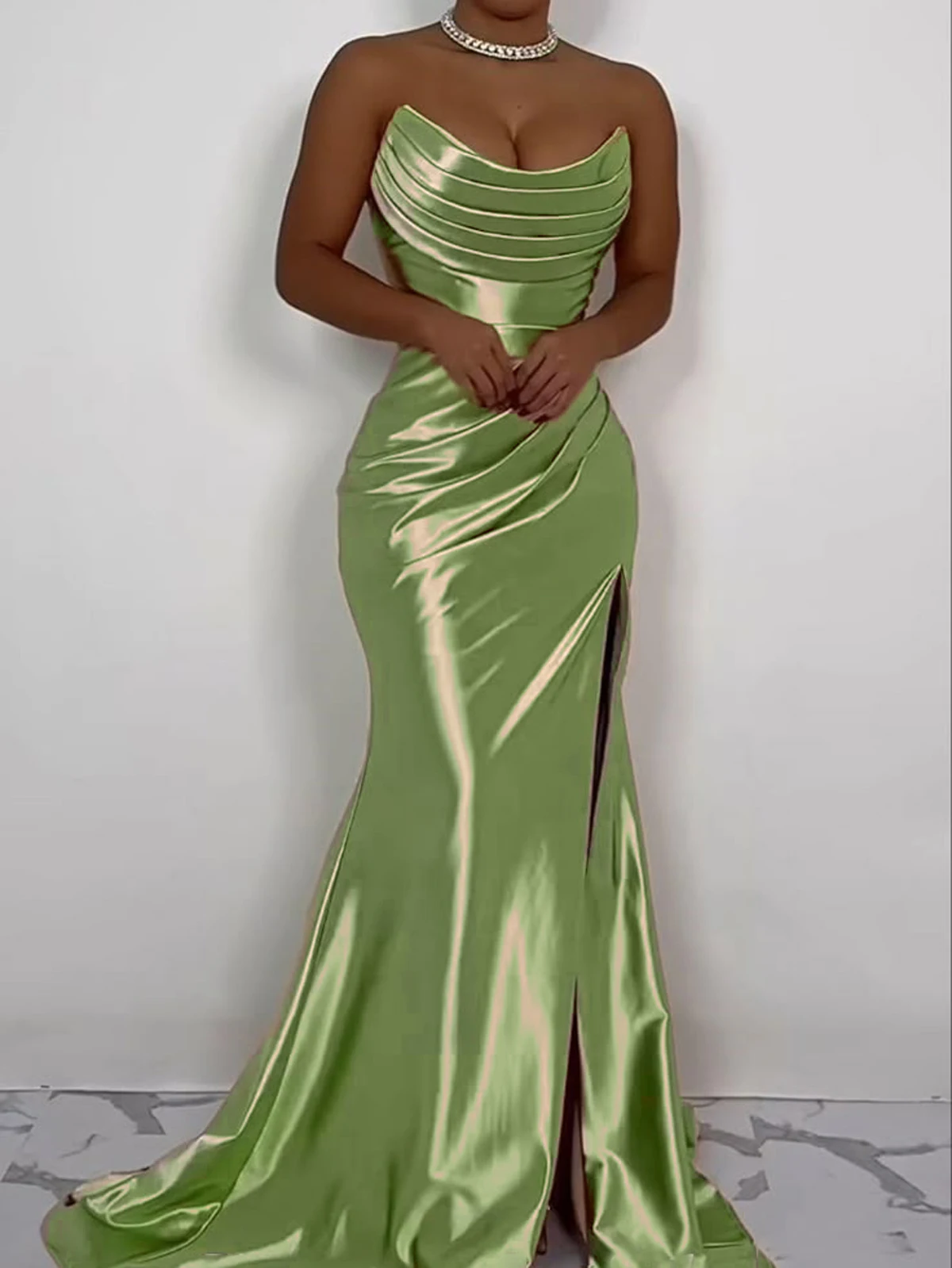 Vestidos de fiesta de sirena dorados champán, vestido de fiesta de noche sin espalda con escote en forma de corazón, vestidos de dama de honor de satén con abertura lateral personalizados