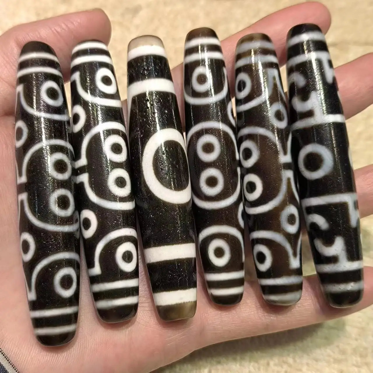 

1pcs/lot natural multi-pattern old agate dzi Old material Black and white Weathering lines Handmade beads Retro Accessories taki