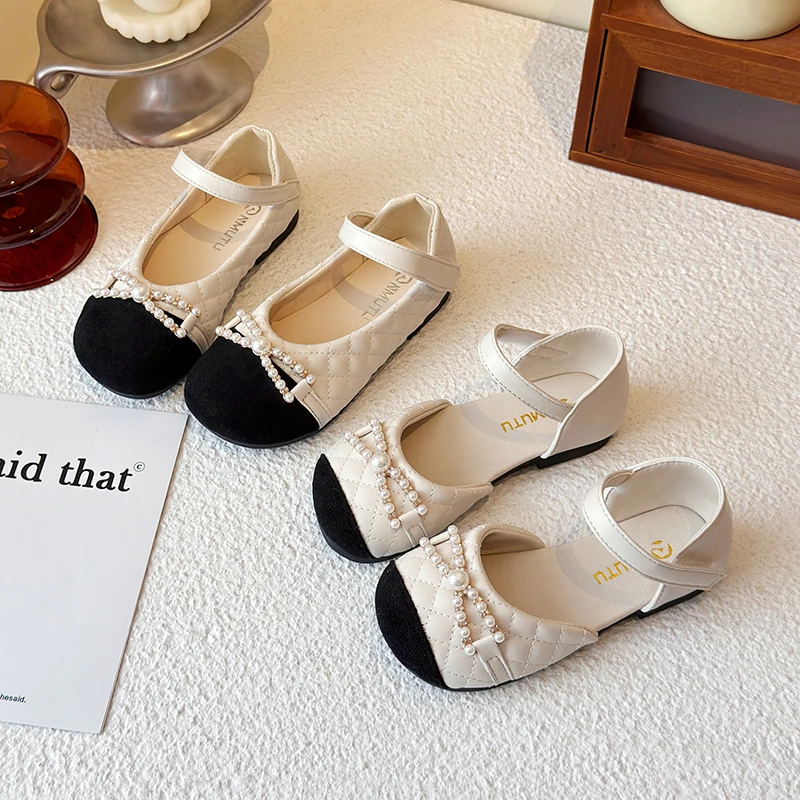 

Детская повседневная обувь из искусственной кожи, весенние туфли с жемчужным декором для девочек, противоскользящие туфли на липучке, бежево-серебристые, размеры 26-36.