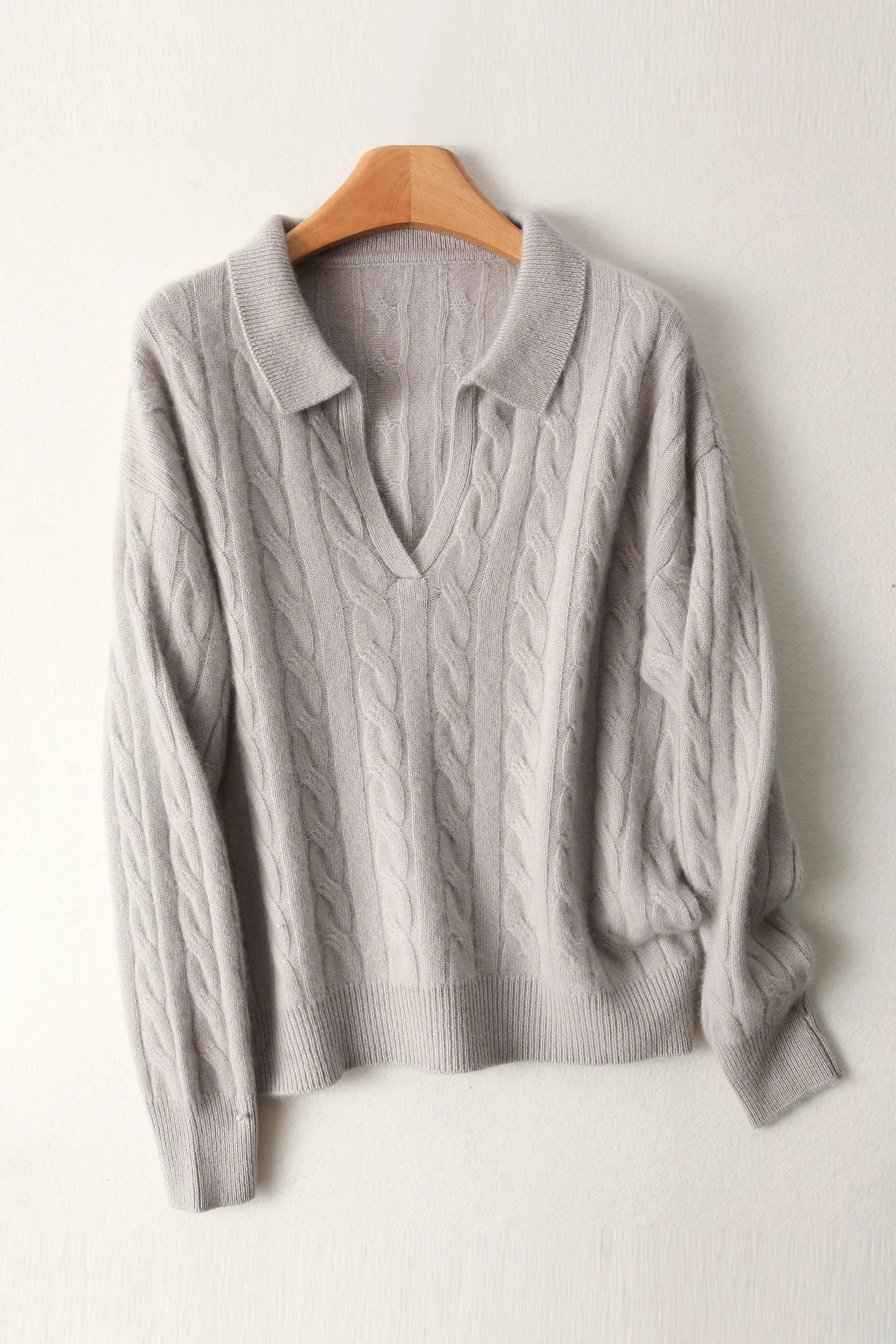 Женский осенне-зимний свитер