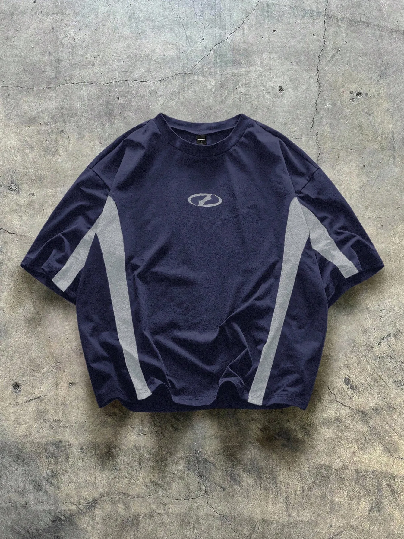 Y2K T-Shirt mit Seitenstreifen und Block-Logo, Kurzarm, Unisex, Schnelltrocknend, Atmungsaktiv, Sport-Streetwear, Lässiges Oberteil – Detail 7