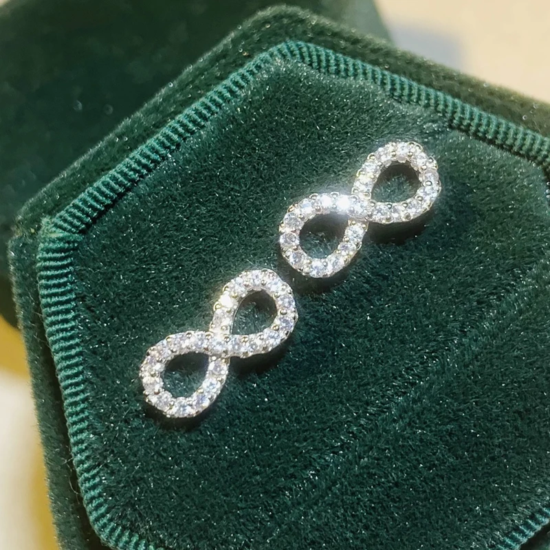 Huitan Finger Acht Form Ohrstecker für Frauen Voll Gepflastert CZ Stein Mode Vertraglich Weibliche Ohr Ohrringe Statement Schmuck