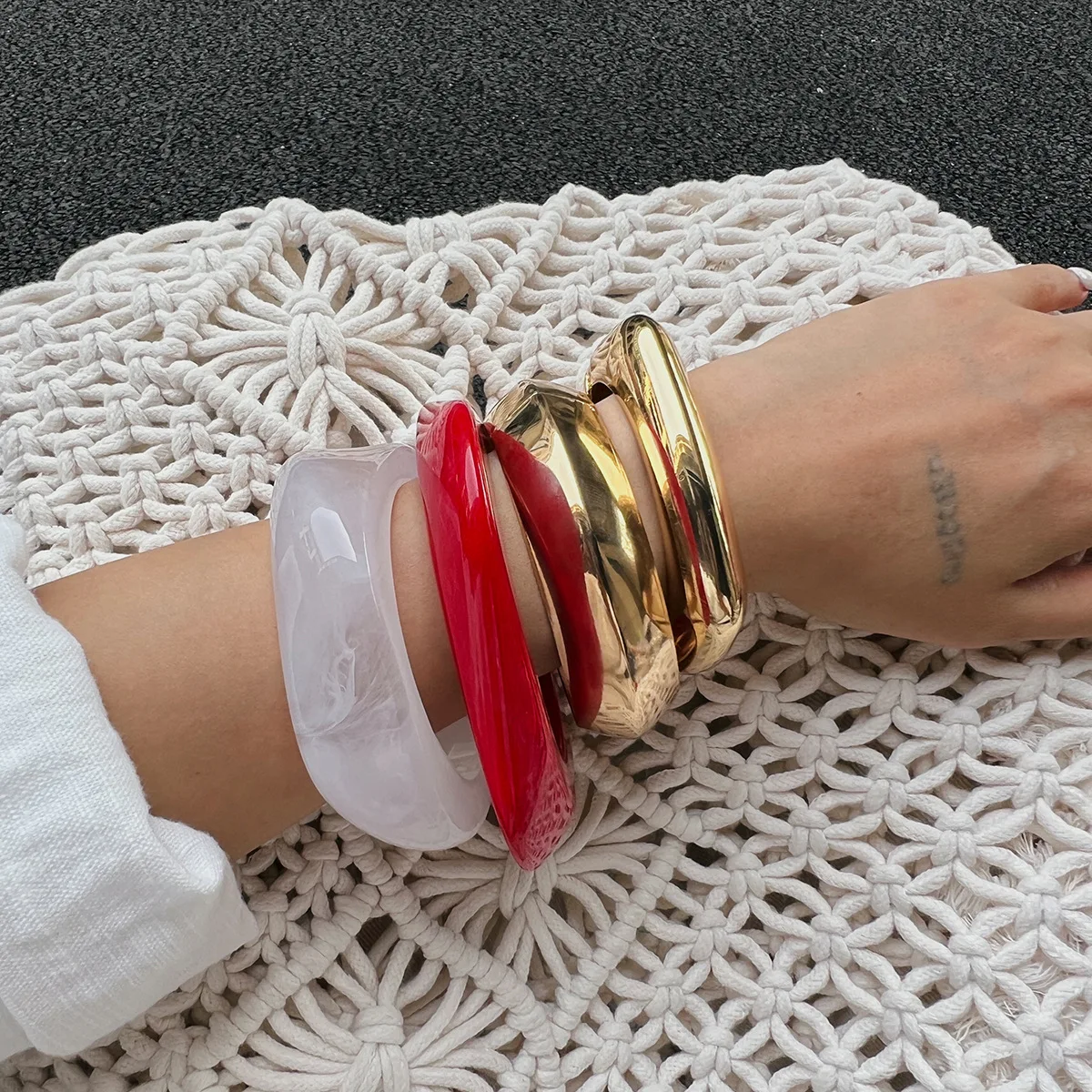 Vintage Punk White Red Thick Resin Acrylic Smudging Bangles Gold Color Geometric Irregular Bangle Bracelet For Women Men Jewelry