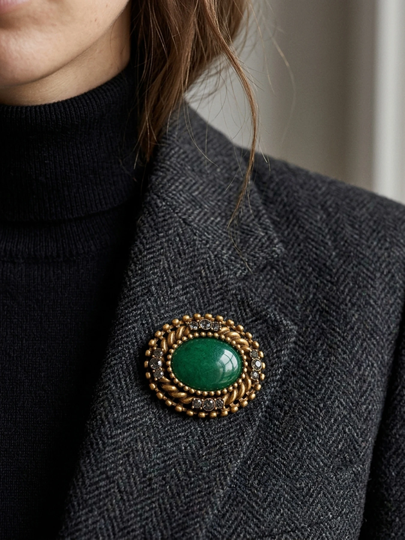 Antique Gold Oval Cabochon Green Stone Brooch, Retro Braided Metal Frame With Surrounding Crystals, Banquet Wedding Daily Clothi