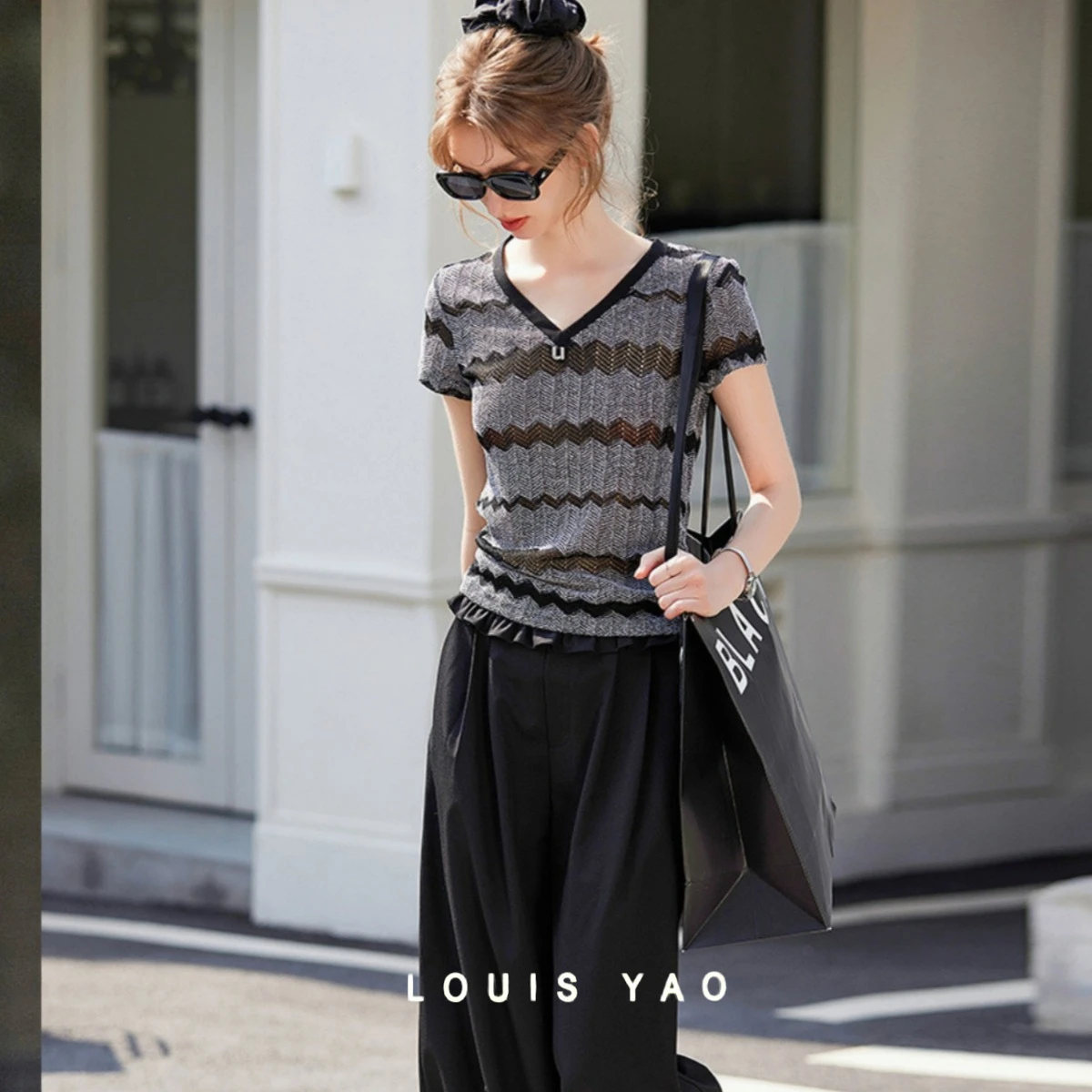 

V-neck Short Sleeved Tee Slim Fit T-shirt with Contrasting Color and Wavy Decoration Women's T-shirt Female Clothing Summer 2025