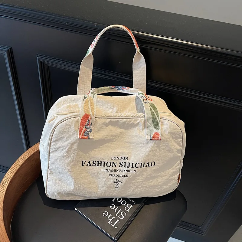 

Fashionable Large Capacity Shoulder Bag for Women Lightweight Portable Casual and Simple Commuting Bag Travel Versatile Handbag