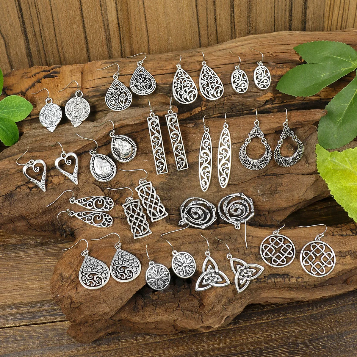 Ethnische einfache geometrische Silber Farbe geschnitzte Ohrringe Damen Retro Legierung antike hohle Wassertropfen Ohrringe Spirale indischen Schmuck