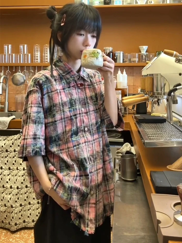 

Мужская рубашка в клетку в американском ретро-стиле, с эффектом потертости, розового цвета, винтажная, свободного кроя, летняя модная верхняя одежда