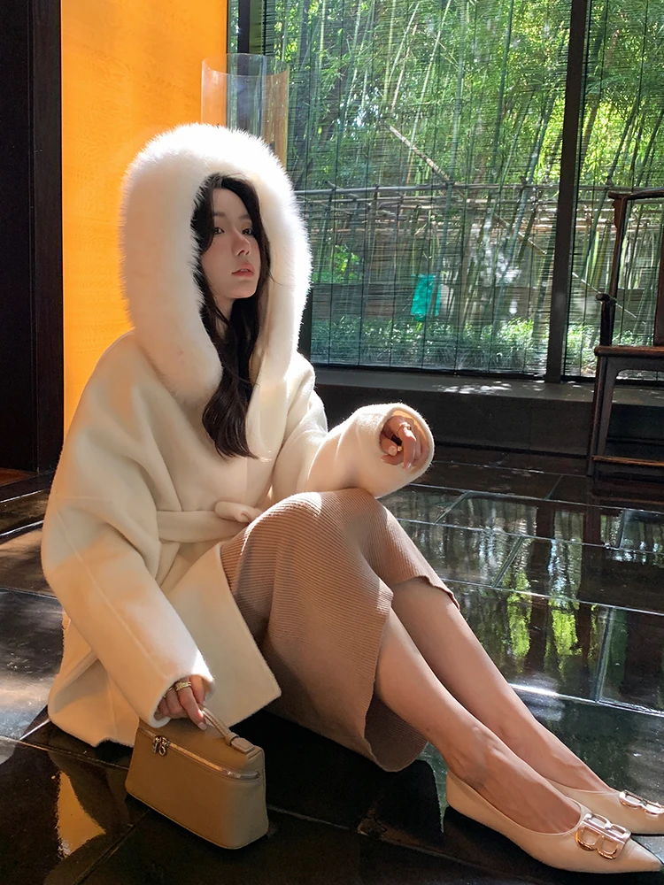 2023 New Women Wool Coat Jackets with Fox Fur Hoody Fashion Woolen Clothing with Belt Girl Winter Fur Coats Warm Short