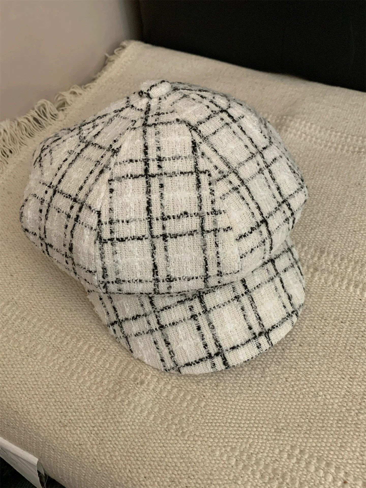 Women's Fashionable Octagonal Hat: Unique, Retro, Fall/Winter Checkered Artist's Hat—Warm and Cozy Beret for Outdoor Activities