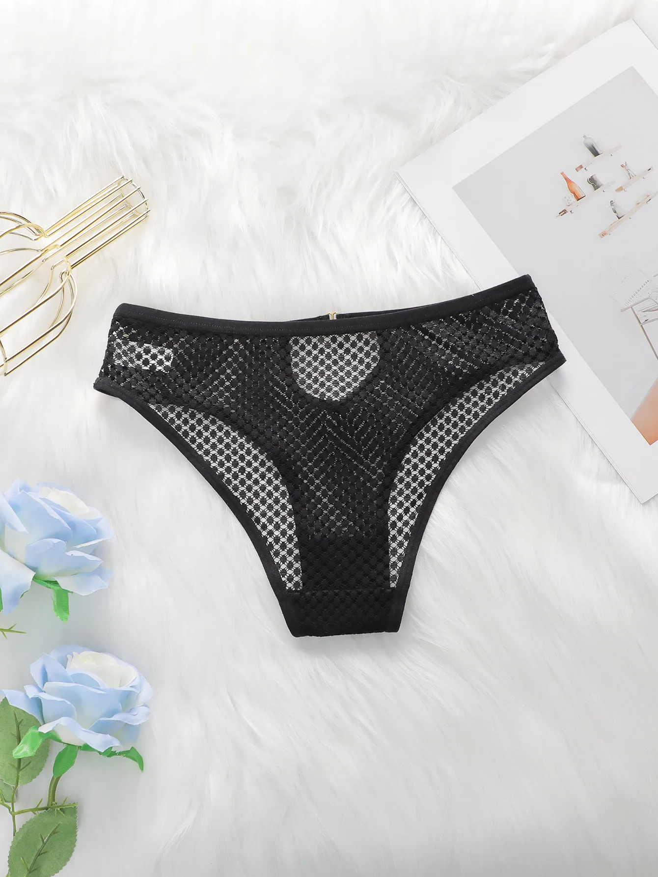 Lace women's underwear high-end sexy transparent lace low waist hollow out easy to wash and dry triangle pants Z2637