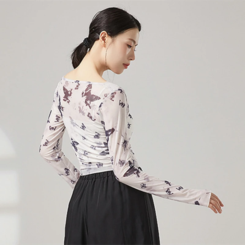 بدلة رقص نسائية علوية طويلة بأكمام إصبع الإبهام من الشاش الشبكي على شكل فراشة مطبوعة بطيات شفافة قميص ممارسة أزياء ملابس كاجوال