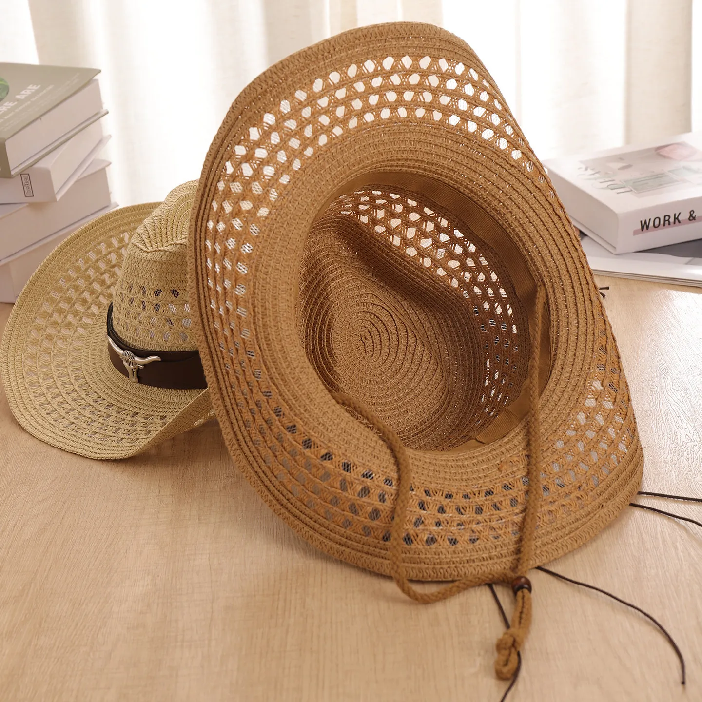 American-Style Cow Head Decoration Hollow-Out Cowboy Straw Hat, Large Brim Breathable Sun Protection Straw Hat, Unisex Outdoor Travel, Horse Riding, Vacation Sun Hat, Same Style for Men and Women, Does Not Restrict Head Circumference