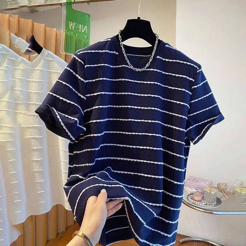 

Stylish Striped T-Shirt for Plus-Size Women with Short Sleeves and Loose Round Neck