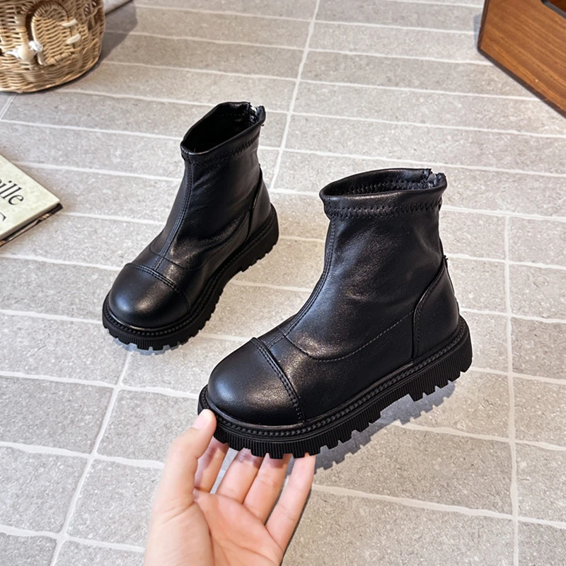 

Новые ботильоны на платформе для девочек, черные простые школьные детские модные кожаные ботинки, повседневные классические детские короткие ботинки на молнии сзади