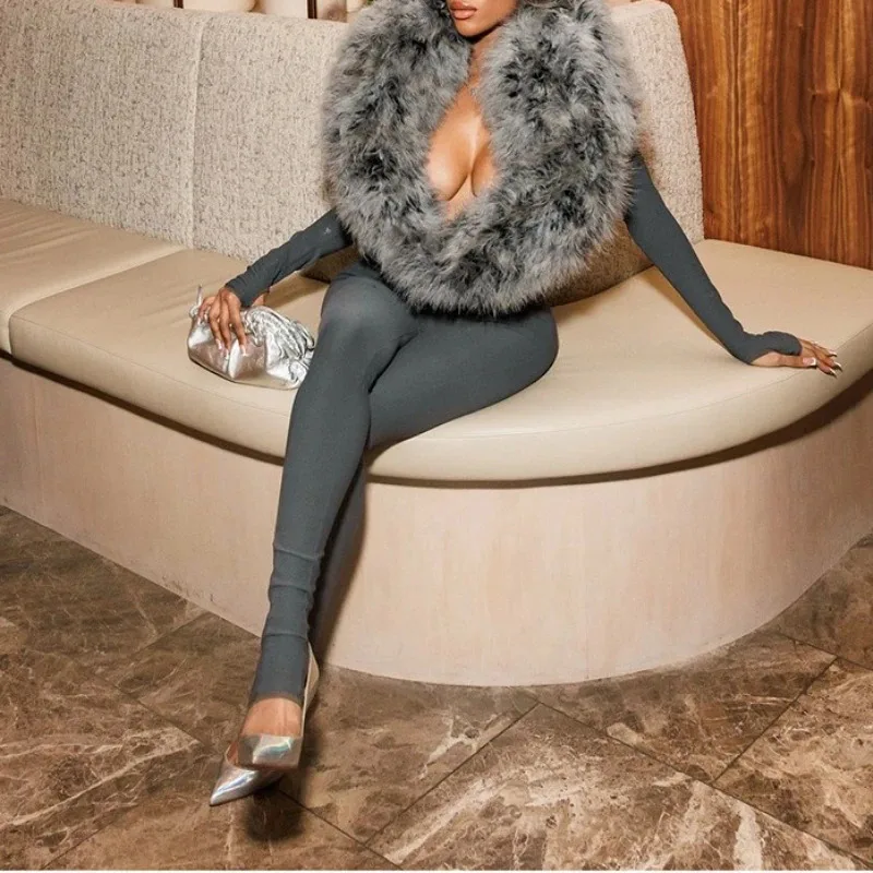 จั๊มพ์สูทรัดรูปเซ็กซี่สำหรับผู้หญิง คอปกขนเฟอร์เทียม แขนยาวเว้าข้าง ทรงเข้ารูป ชุดรอมเปอร์แบบชิ้นเดียว สำหรับงานปาร์ตี้และสตรีทแวร์ ฤดูใบไม้ร่วง ฤดูหนาว 2025