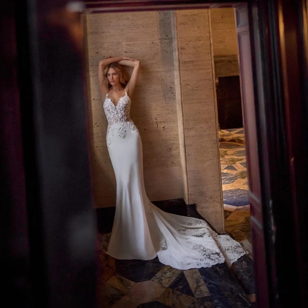 

V-neck Lace Applique Wedding Dress Sexy Backless Bridal Dress Charming Spaghetti Strap Bridal Gown Vestidos De Novia Customized