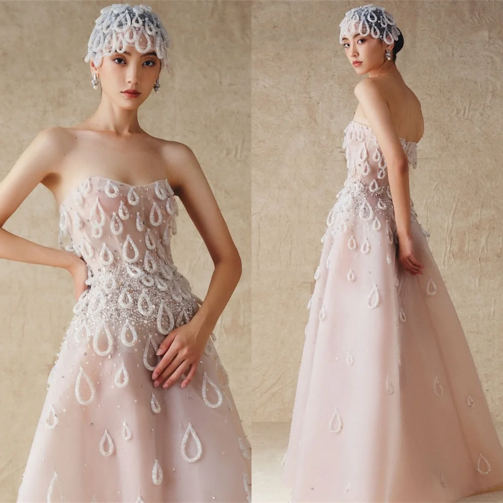 

Индивидуальное темпераментное розовое тюлевое платье для встречи выпускников, изысканное платье без бретелек с перьями, многоуровневое платье на молнии сзади, индивидуальное вечернее платье