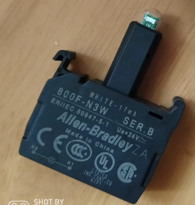 

Кнопочный переключатель 800F-N3W 5 шт.