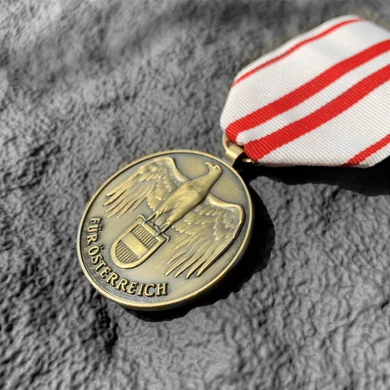 Vintage Eagle Metal Commemorative Medal for the Reconstruction of Emperor Germany Austria's World War I Medal