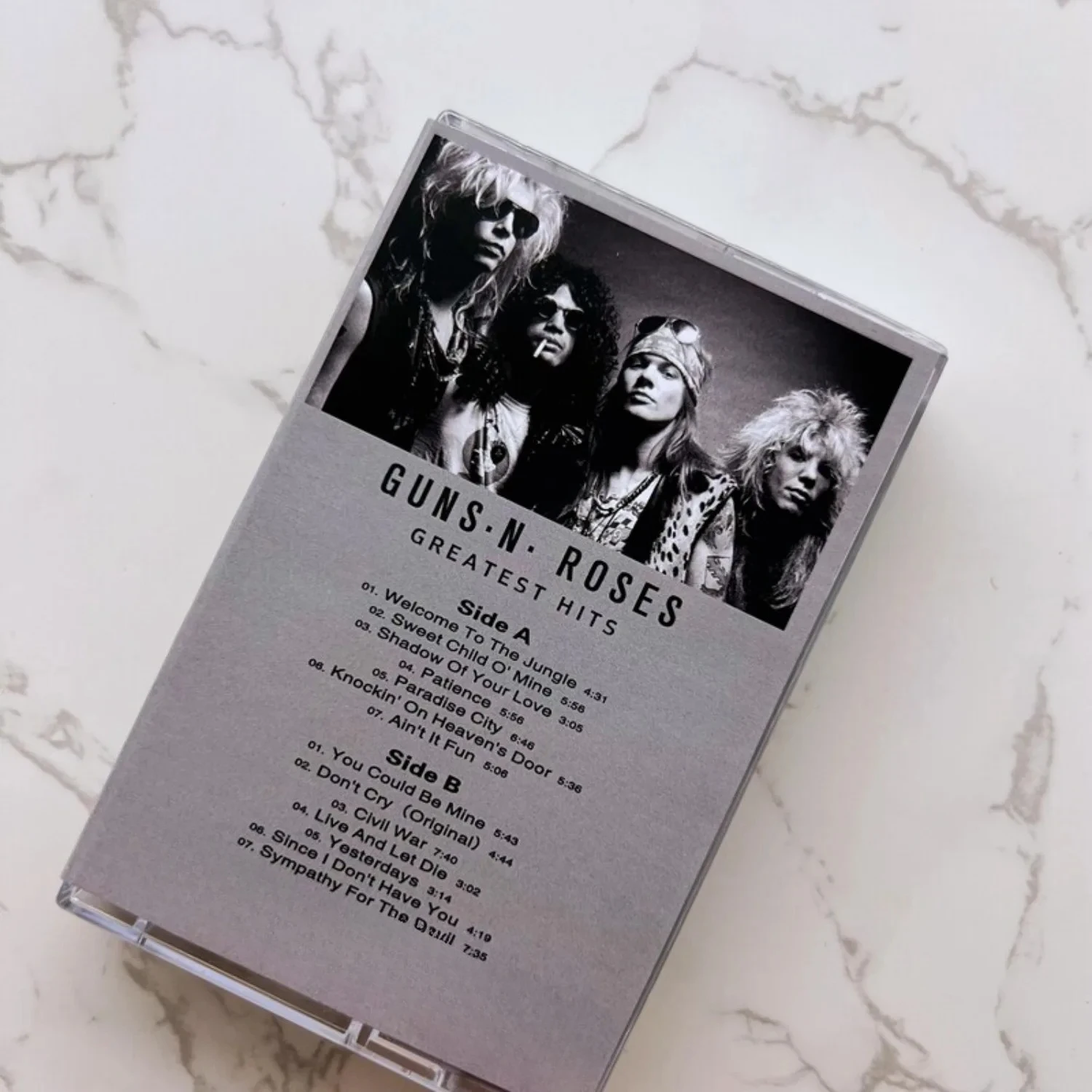 Cassete Western Hard Rock Greatest Hits, Capa com Retrato da Banda em Preto e Branco, Compatível com Walkman Retro