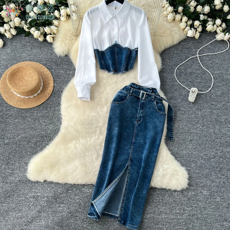 Elegancki dżinsowy komplet damski 2-częściowy: koszula patchworkowa z denimu, narzutka, pasek, spódnica o prostym kroju z wysokim stanem, dopasowany strój na co dzień.