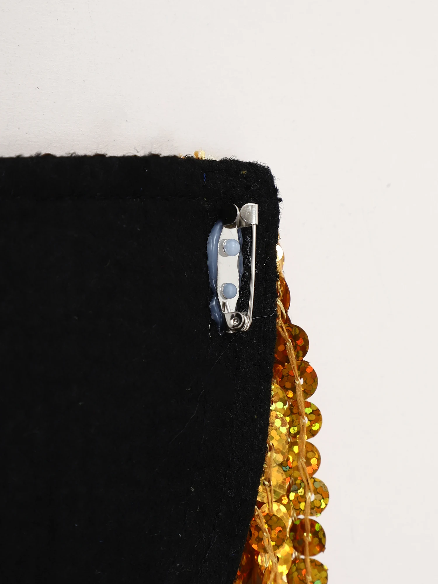 Donna Uomo Nappa Toppe per spalle Clip Nappa lucida Paillettes Spallina Distintivo per spalle per abiti punk Cappotto Appliques