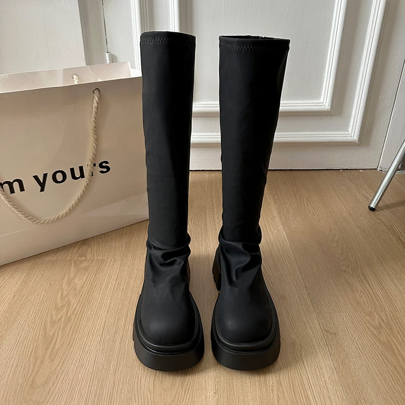 الركبة عالية النساء أحذية طويلة الدافئة الثلوج أحذية عالية أحذية منصة مسطحة شتاء 2025 الاتجاه الجلد المدبوغ أحذية مشي عادية Mujer بوتاس