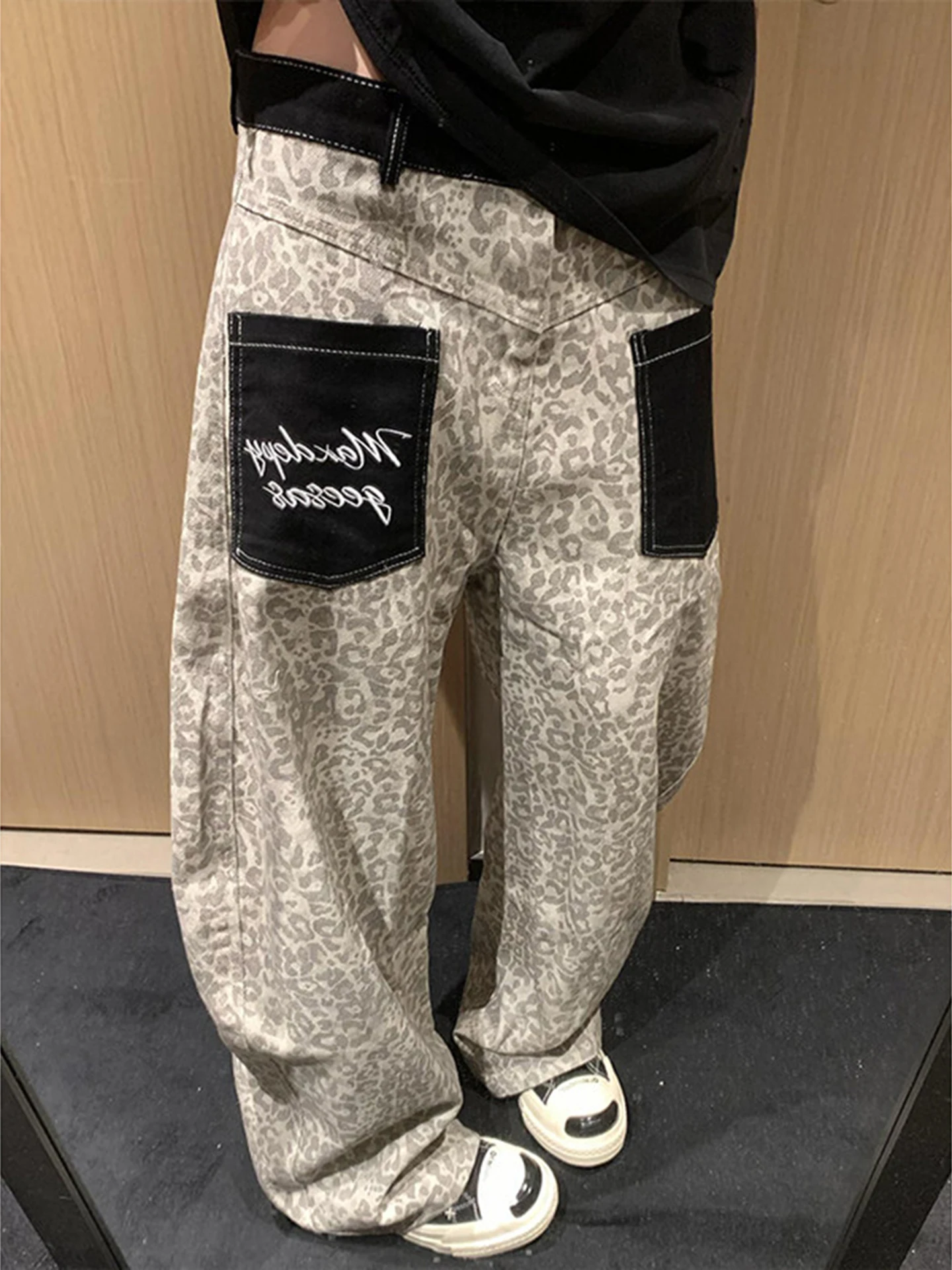 Trendy Straight Leg Wide Leg Pocket Denim Jeans Men's American High Street Design Leopard Print Patchwork Casual Youth Jeans