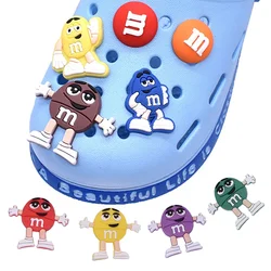 MINISO M & M's Chocolate chip bean Shoe Crocs Charms modelo de dibujos animados DIY Crocs Jitz Accesorios Zuecos Crocs decoraciones al por mayor