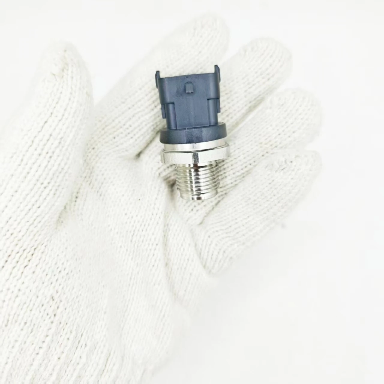 

1-4pcs 0281006325 Fuel Rail High Pressure Sensor Common Injection 281006325 0281006112 0281002846 For C ummins I VE-CO DA-F MAN