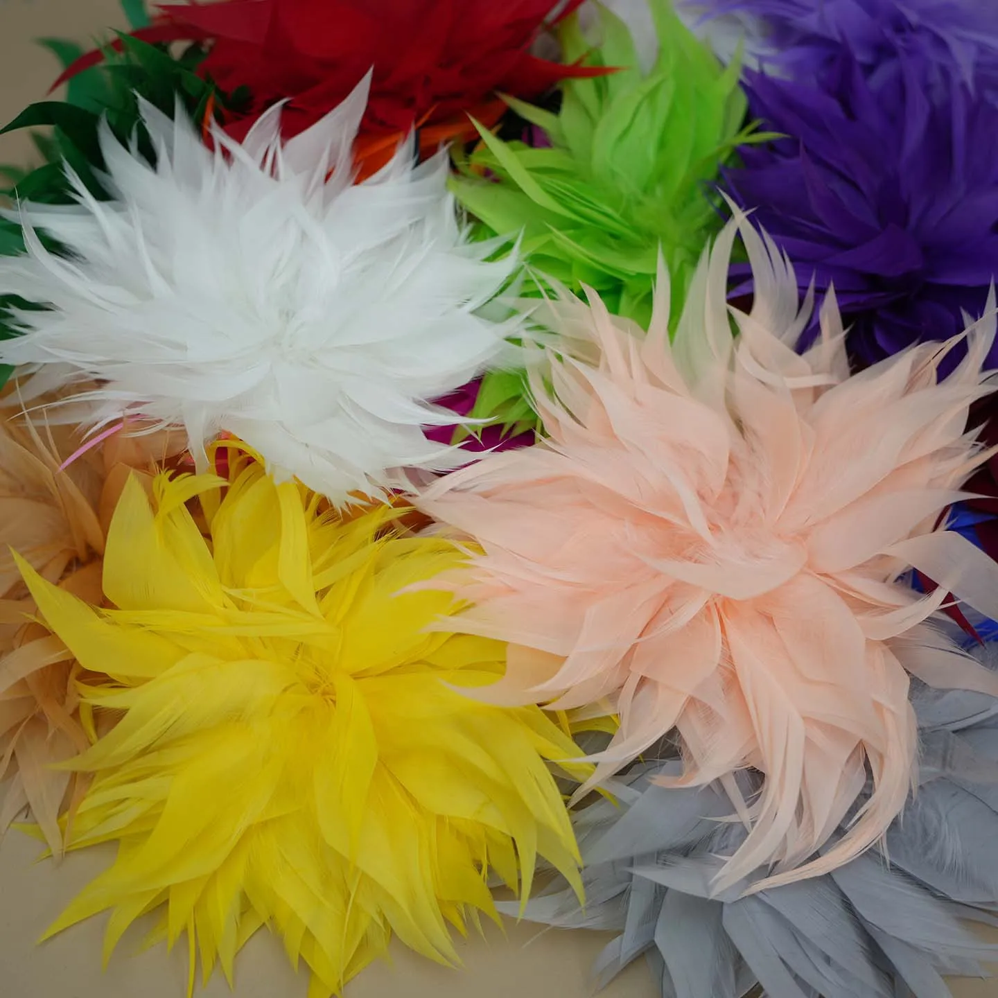 WAKEACE Natural Turkey Feather Brooch Hair Fascinator Colorful Headpiece for Women Wedding Party Costume Dance