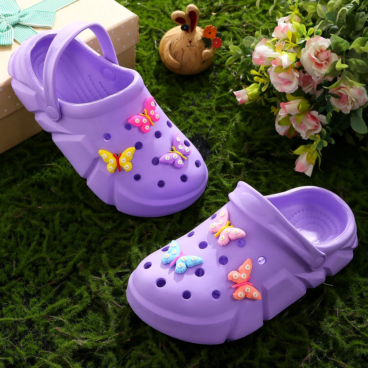 Casual Breathable Clogs With Cute Cartoon Charms For Girls, Slip-on Beach Slide, Anti Slip Garden Clog Shoes For Beaches