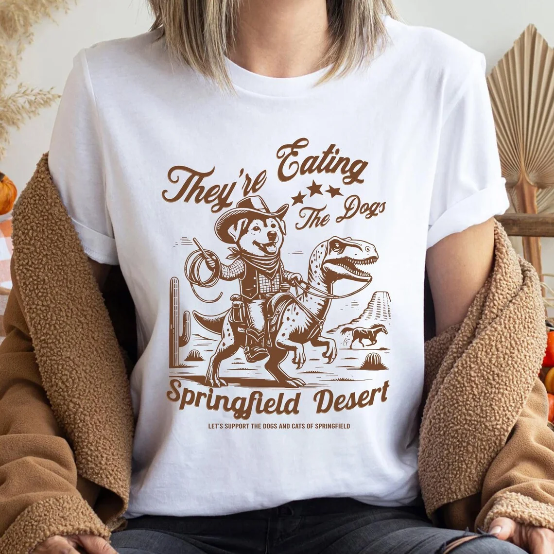 Eres Comiendo Losperros Springfield T-Shirt Desierto Divertido Vaquero Perro Montar Dinosaurio T-Shirt Retroelius Humo