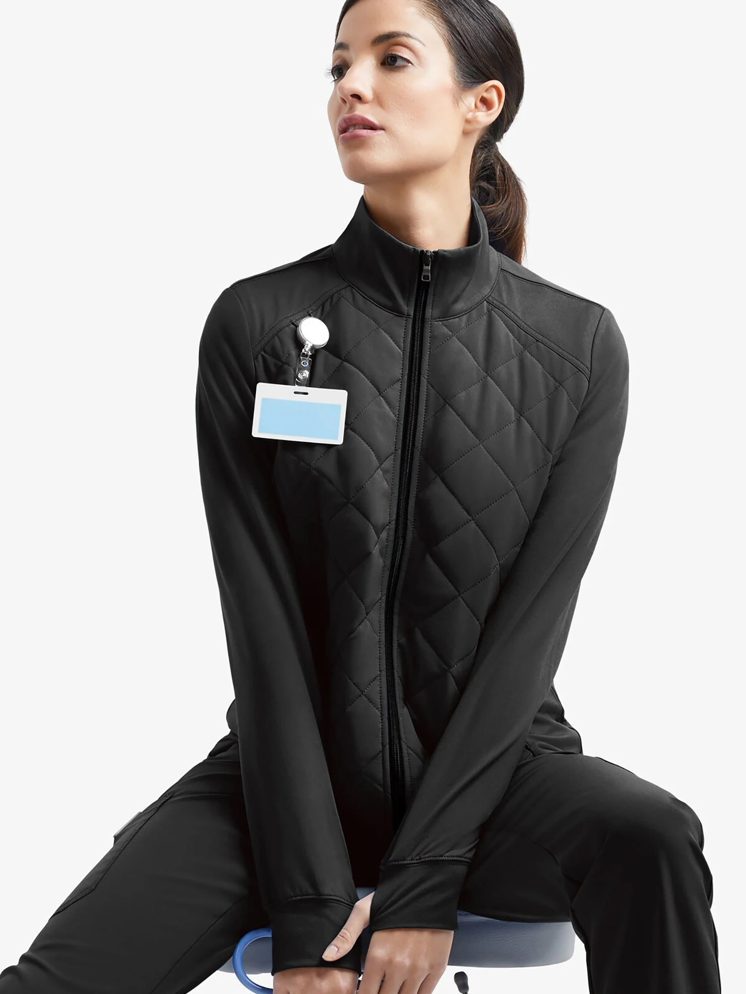 レディース秋冬キルティングスクラブジャケットフルジップタートルネック暖かい医療ユニフォーム（看護師と病院スタッフ向け）