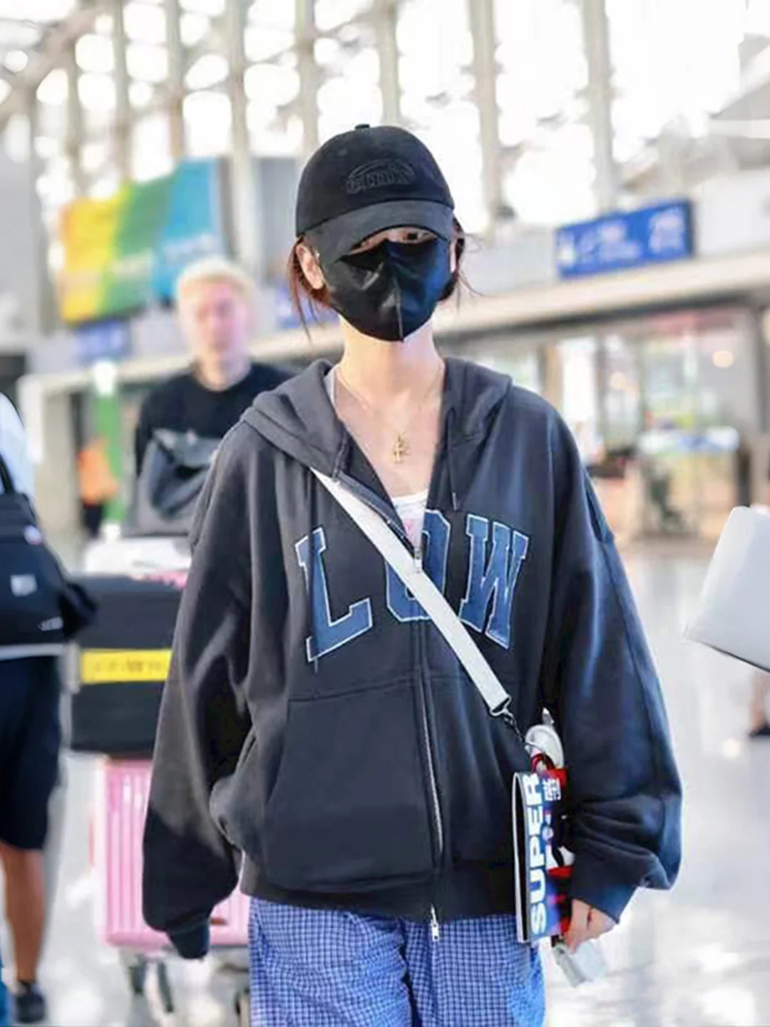 

Повседневная толстовка-худи на двойной молнии, свободного кроя, с вышивкой-аппликацией в виде букв, удобная, из хлопка, с длинными рукавами