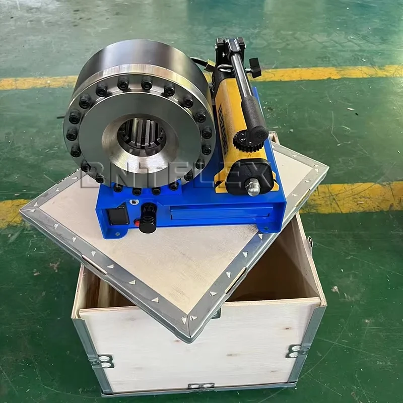 7セットのダイスを備えた携帯用手動式ホース圧着機