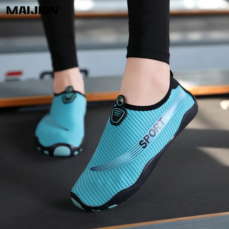 

Soft Sole Non-slip Aqua Shoes Men Breathable Wading Sneakers Women Quick Drying Water Sports Shoes for Surfing Swimming Kayaking
